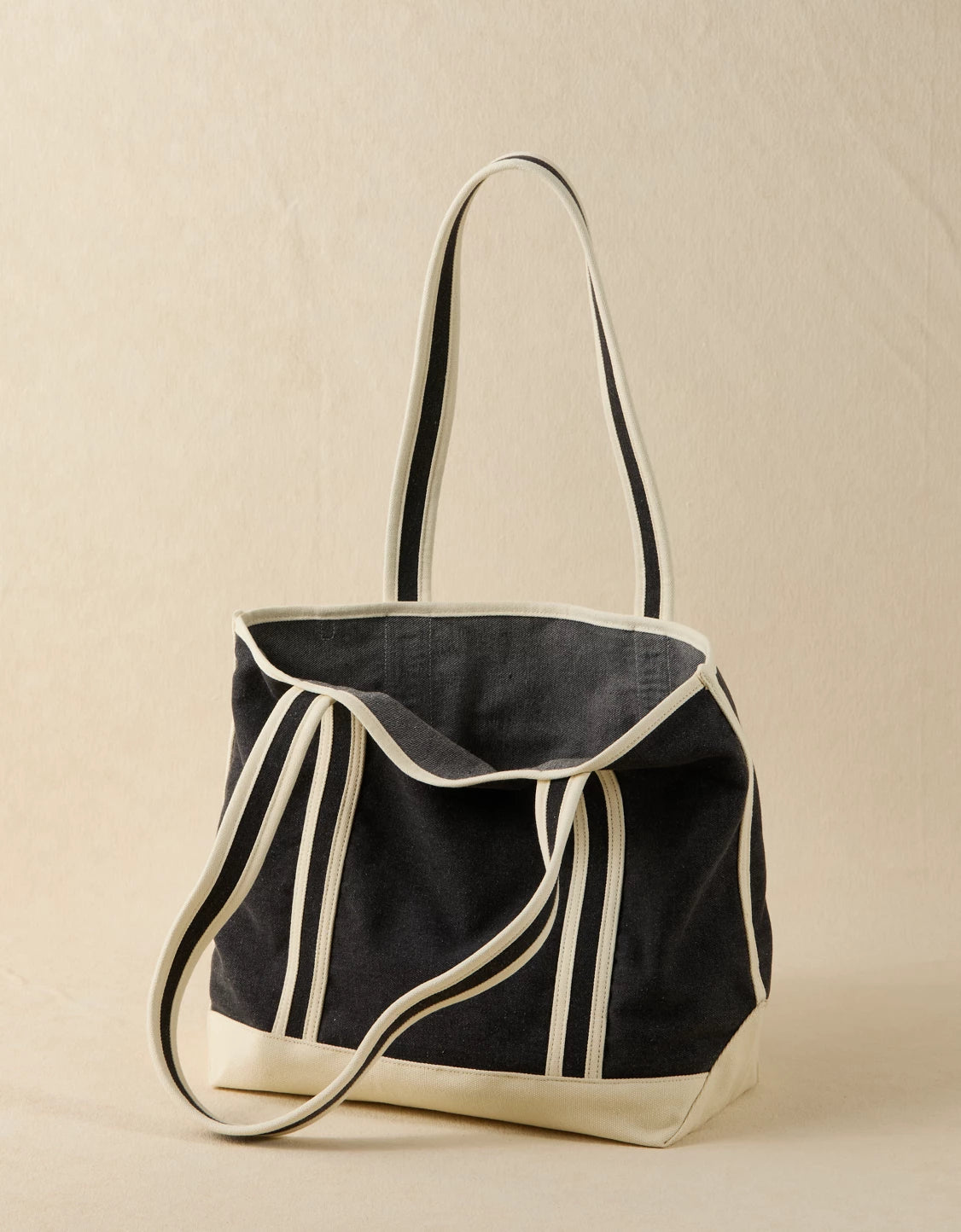 AMERICAN EAGLE AE Off-Duty Snoopy Tote Bag
