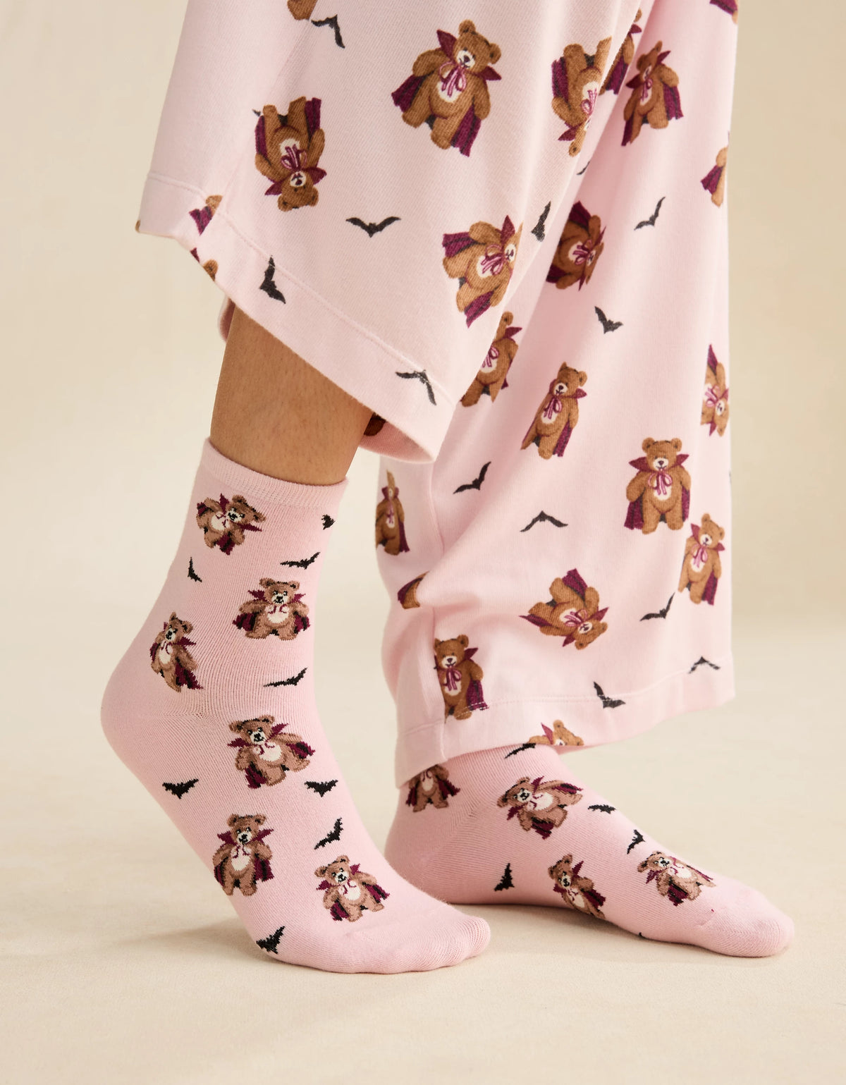 AMERICAN EAGLE AE Graphic Cropped Crew Socks *PRE ORDER*