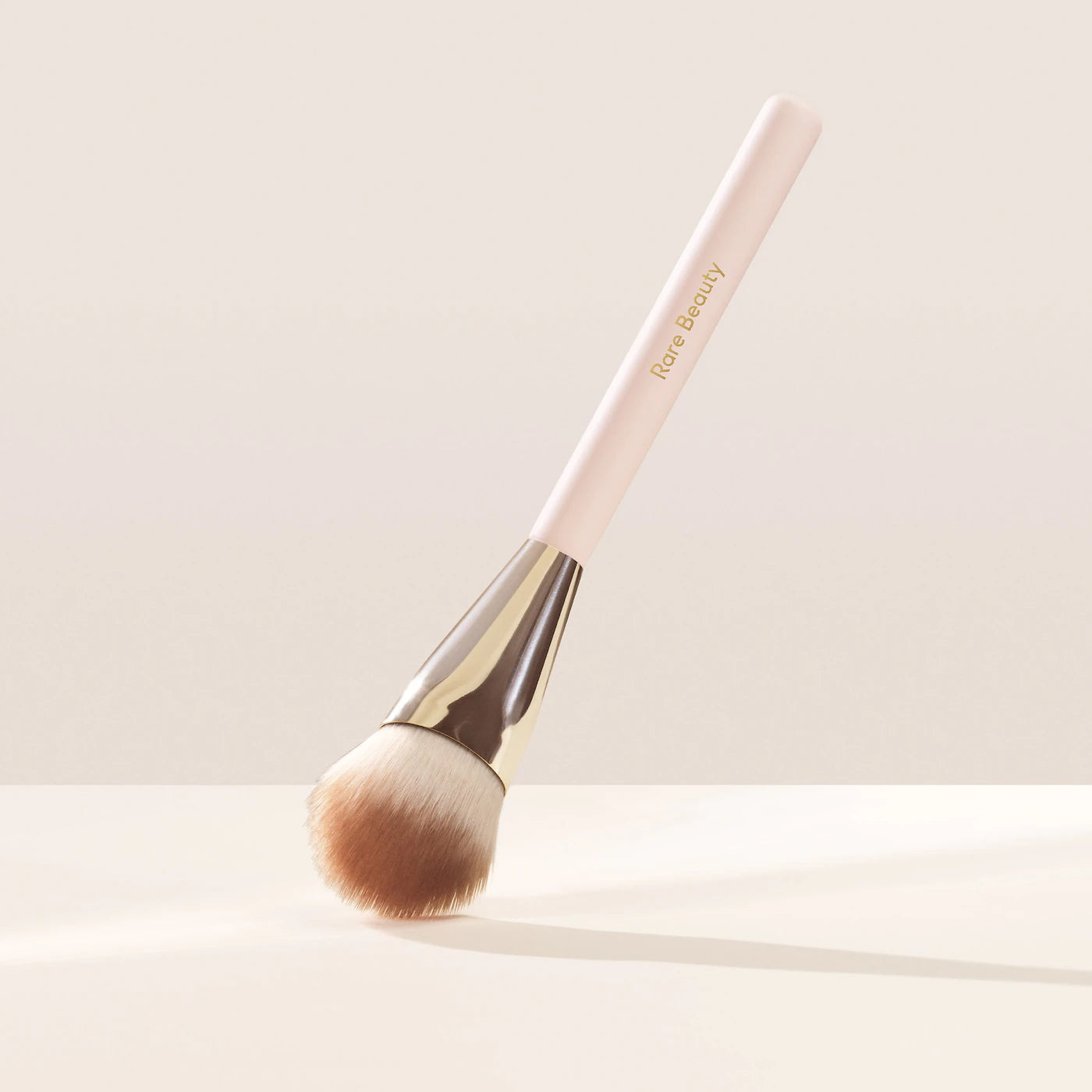 RARE BEAUTY Soft Pinch Blush Brush