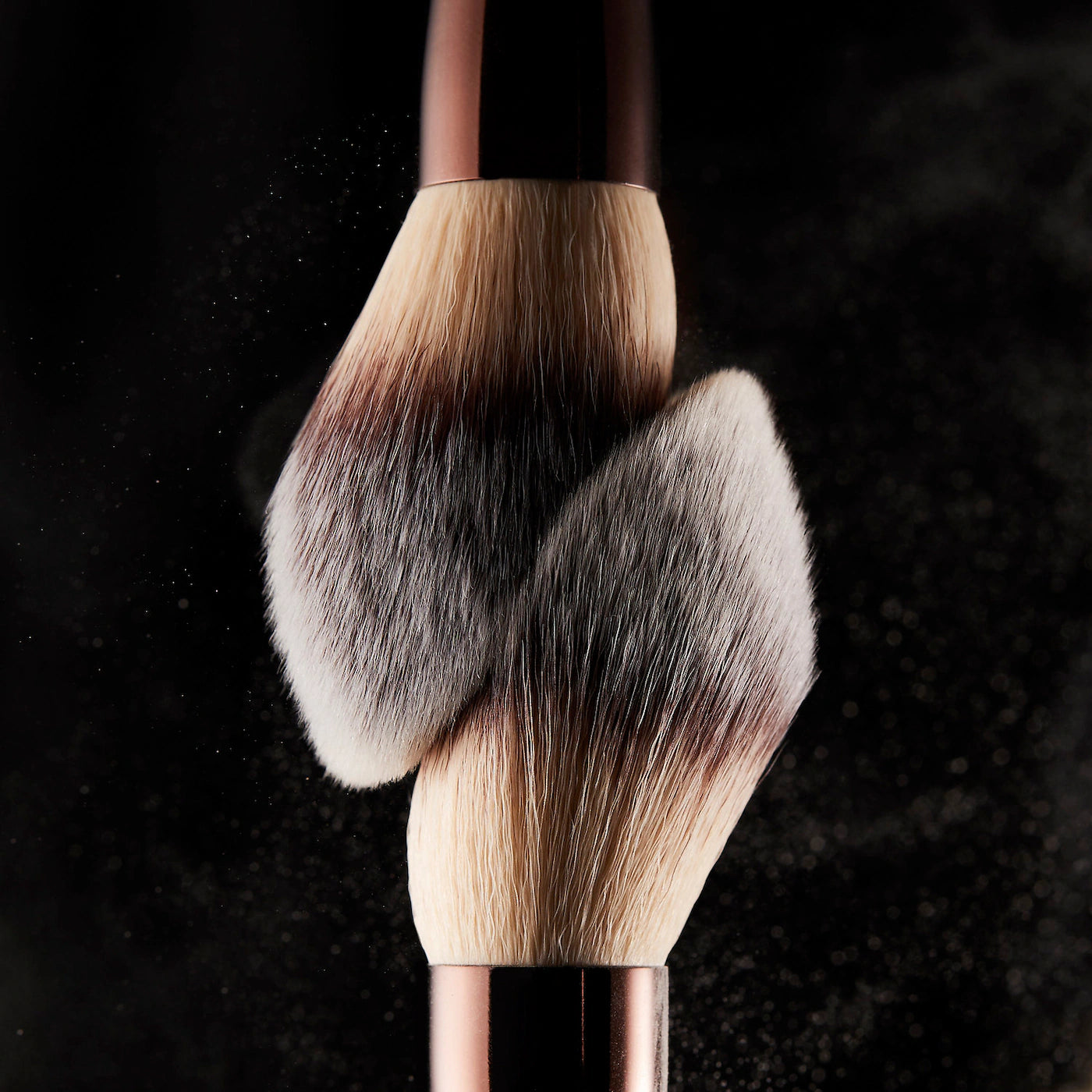 HOURGLASS Veil™ Powder Brush *PRE ORDER*