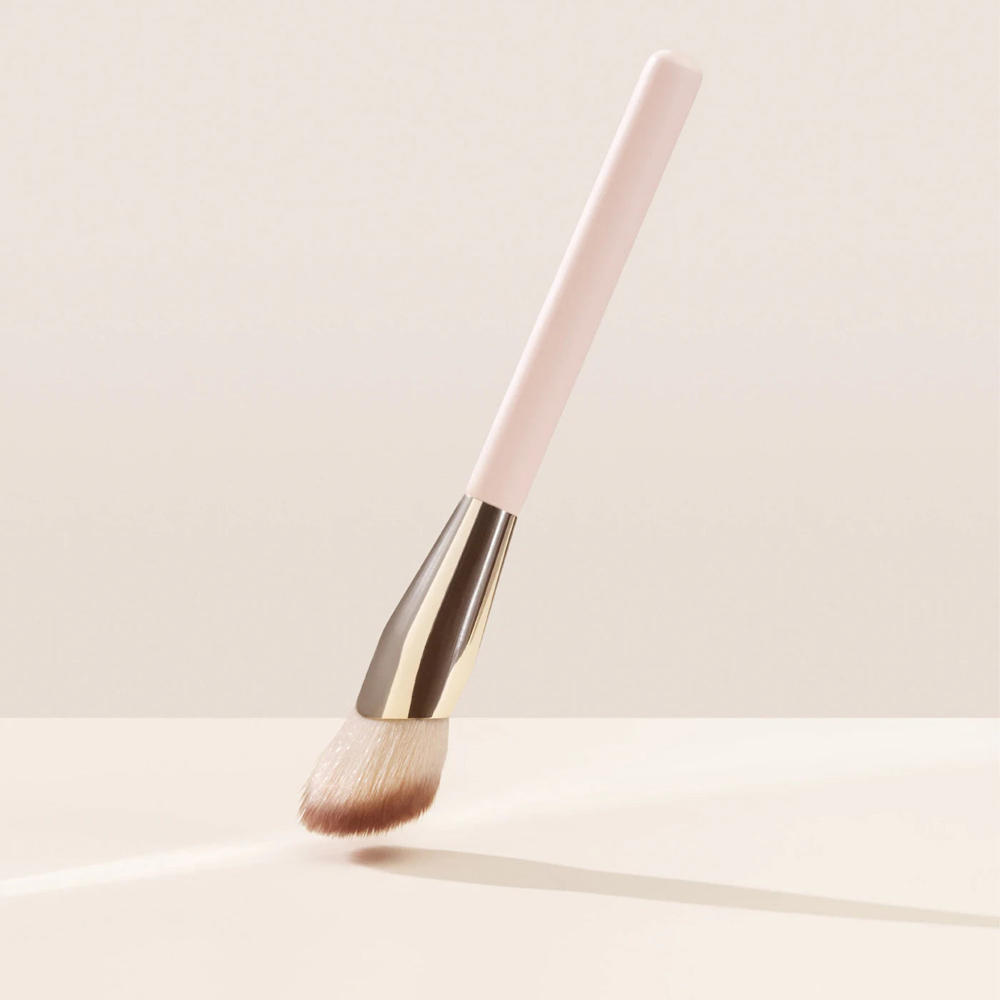 RARE BEAUTY Soft Pinch Blush Brush