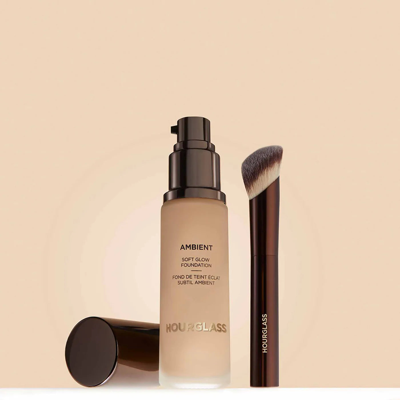 HOURGLASS Ambient Soft Glow Foundation Brush *PRE ORDER*