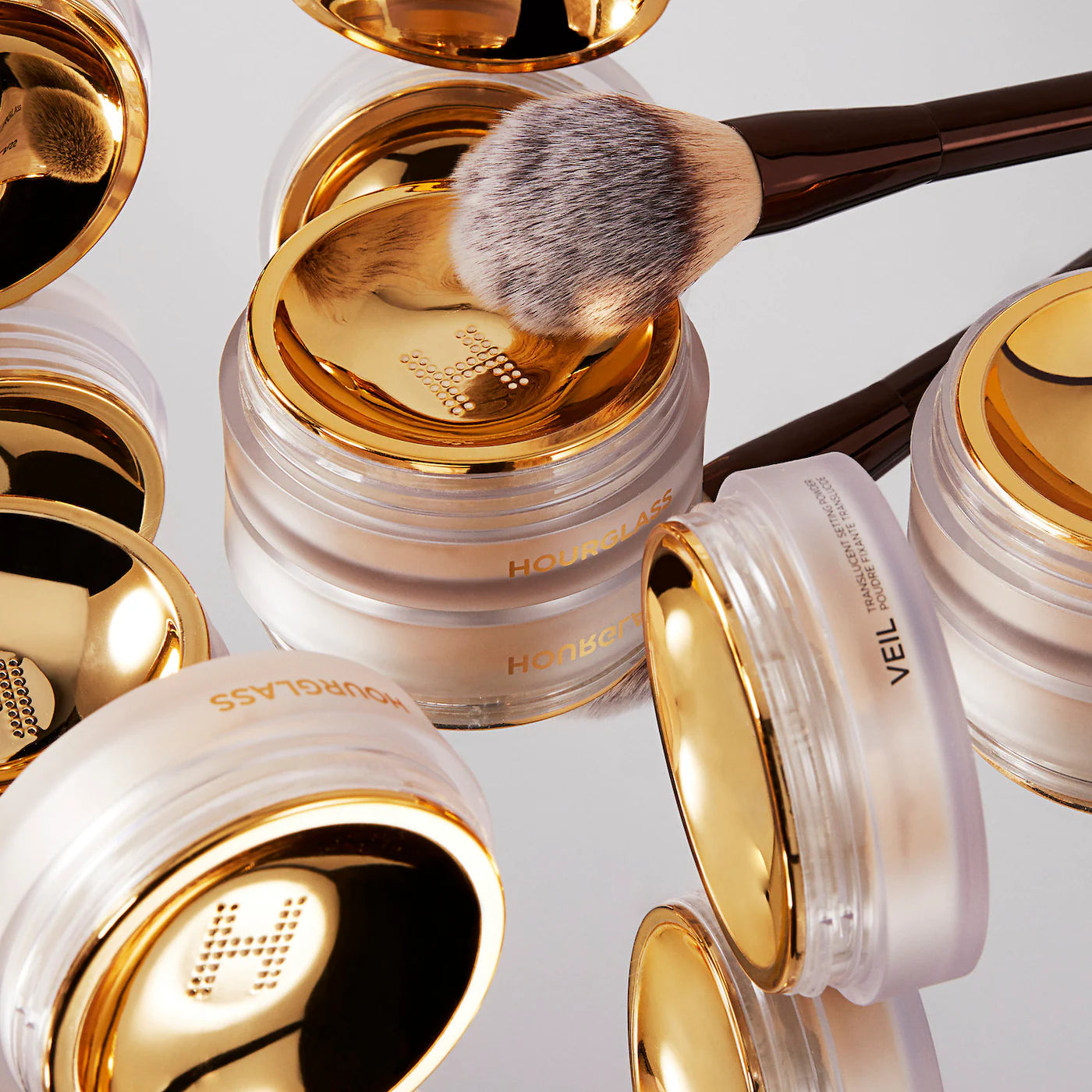 HOURGLASS Veil™ Powder Brush *PRE ORDER*